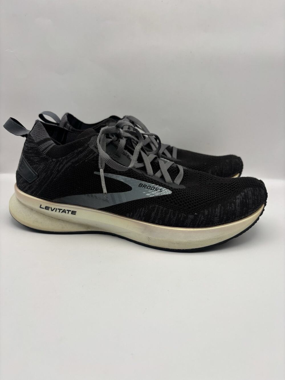 Brooks Levitate 4 Black Running Shoes Women Size 8.5